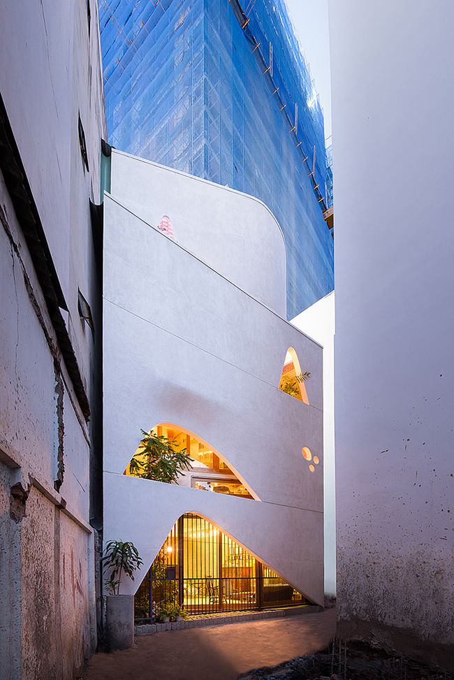 Lib House in Ho Chi Minh City, Vietnam by atelier tho.A (exterior)