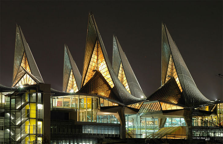 2007 Pritzker Laureate Richard Rogers' Antwerp Law Courts. Photo via e-architect.co.uk.