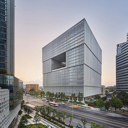 Best Tall Building 100–199 Meters Category Winner and Interior Space Award​ Category Winner: Amorepacific Headquarters, Seoul. Photo: Namsun Lee.
