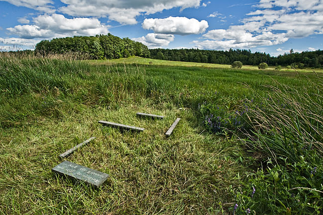 Cemetery Marker; South Canaan, PA by Kariouk Associates (Photo: Photolux Studio/Christian Laloned)