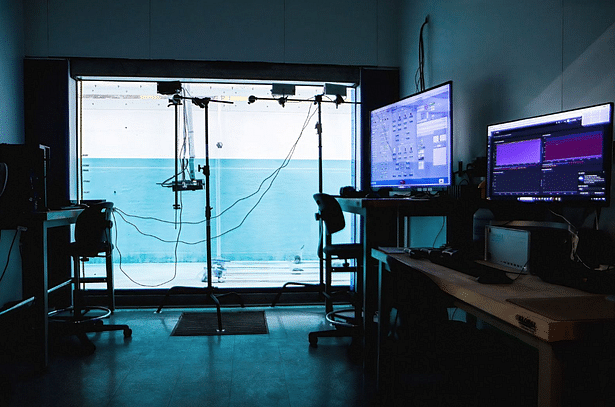 Creating a state-of-the-art ocean simulator meant emulating outdoor conditions indoors.