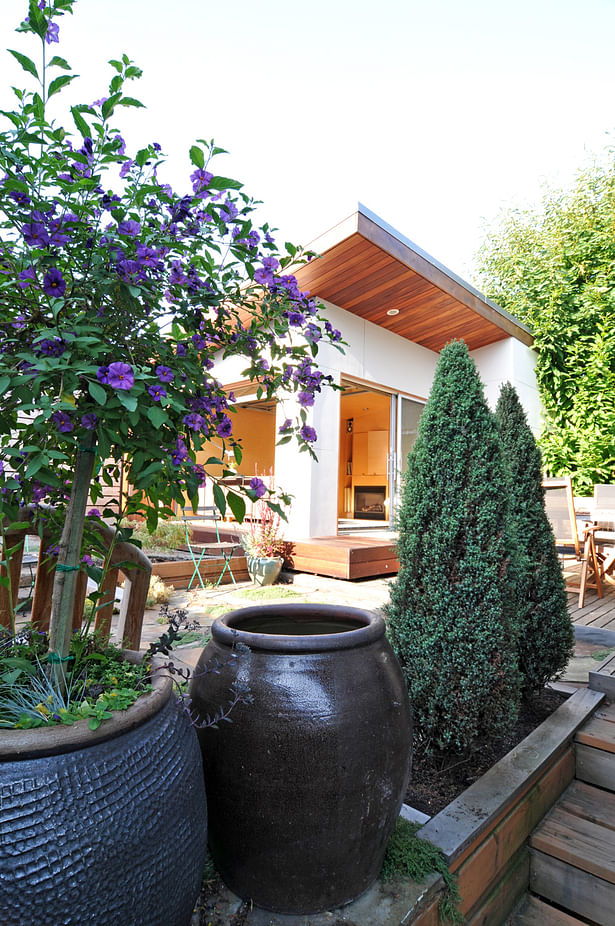 Seattle Backyard Office (Photo: Nataworry Photography)