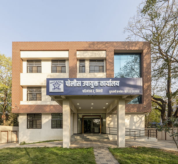 DCP Office, Bhiwandi: Designed keeping administration in mind, this government structure completed in record time was visualised in formal tones that aligns with Maharashtra Police Housing and Welfare. The façade features a brick wall that is optimised in plaster and paint, with glass that breaks the monotone of the massing.