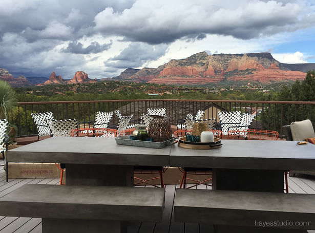 Guests looking to engage with one of best views in Sedona now have many outdoor seating options – by the fire, quiet seating along the edge, or at the community table for larger parties.