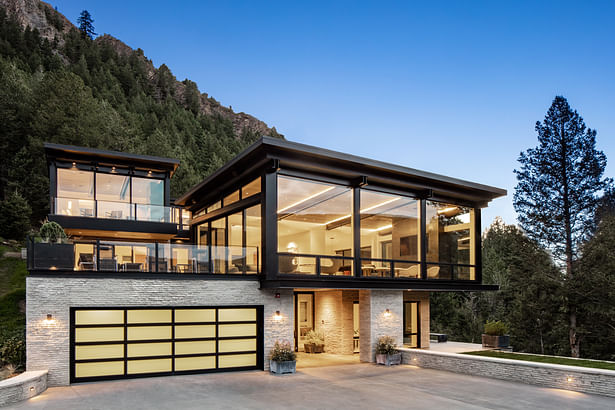 View of the entry and overhanging living room Photo by Steve Mundinger