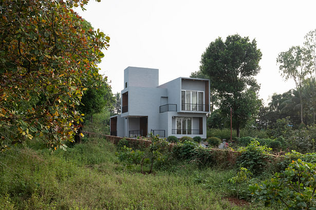 The framed portals make full use of the views within the site and dramatizes special moments.