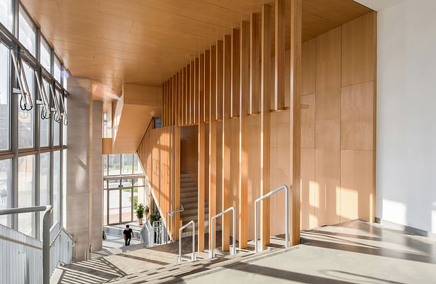 The arrival lobby and its main stair. (photo by Lian He)