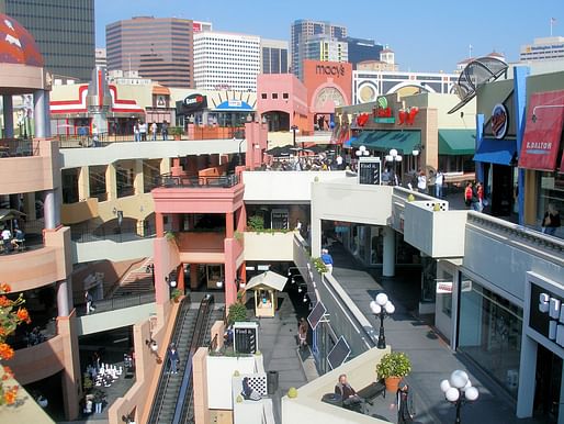 View of Horton Plaza’s interior courtyard. Image courtesy of Wikimedia user Coolceasar.