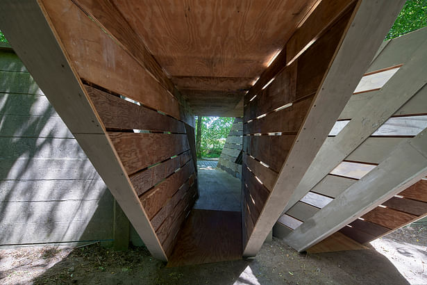 view inside the gate bridge pavilion with the beautiful wood patterns_seen from the monastery garden, © René de Wit