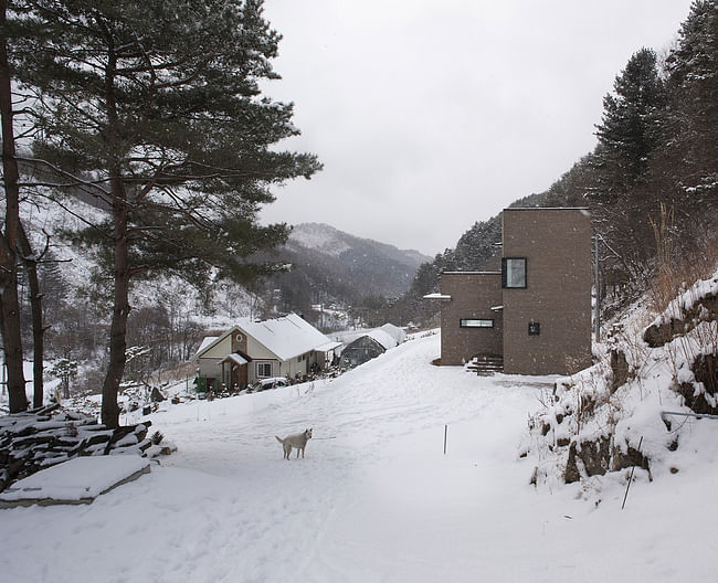 House in Sang-an, South Korea by studio_GAON; Photo: Hyosook Chin