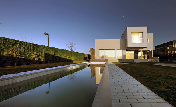 AQSO arquitectos office. Fragmented house. Pool