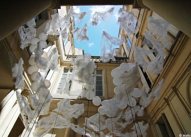 up view of the installation art (photo MoNo)