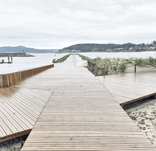 'Beach improvement and redevelopment of the harbour edge' in Porto, Spain by CREUSeCARRASCO and RVR Arquitectos. Image: ©rvr arquitectes