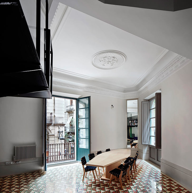 Carrer Avinyó. Photo © David Kohn Architects.