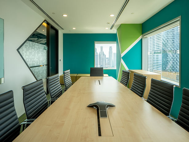 Nutanix corporate office interior design by Space Matrix with green boardroom