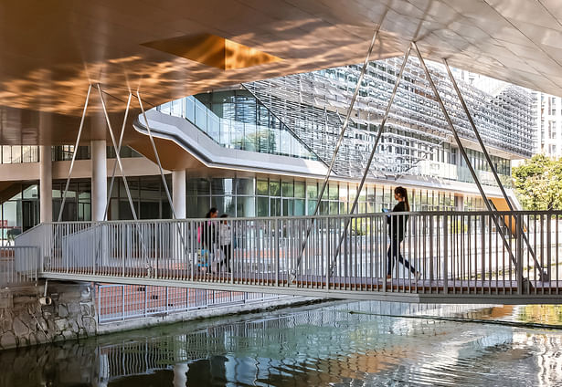 Ripples reflected on the metal ceiling. (photo by Yilong Zhao)