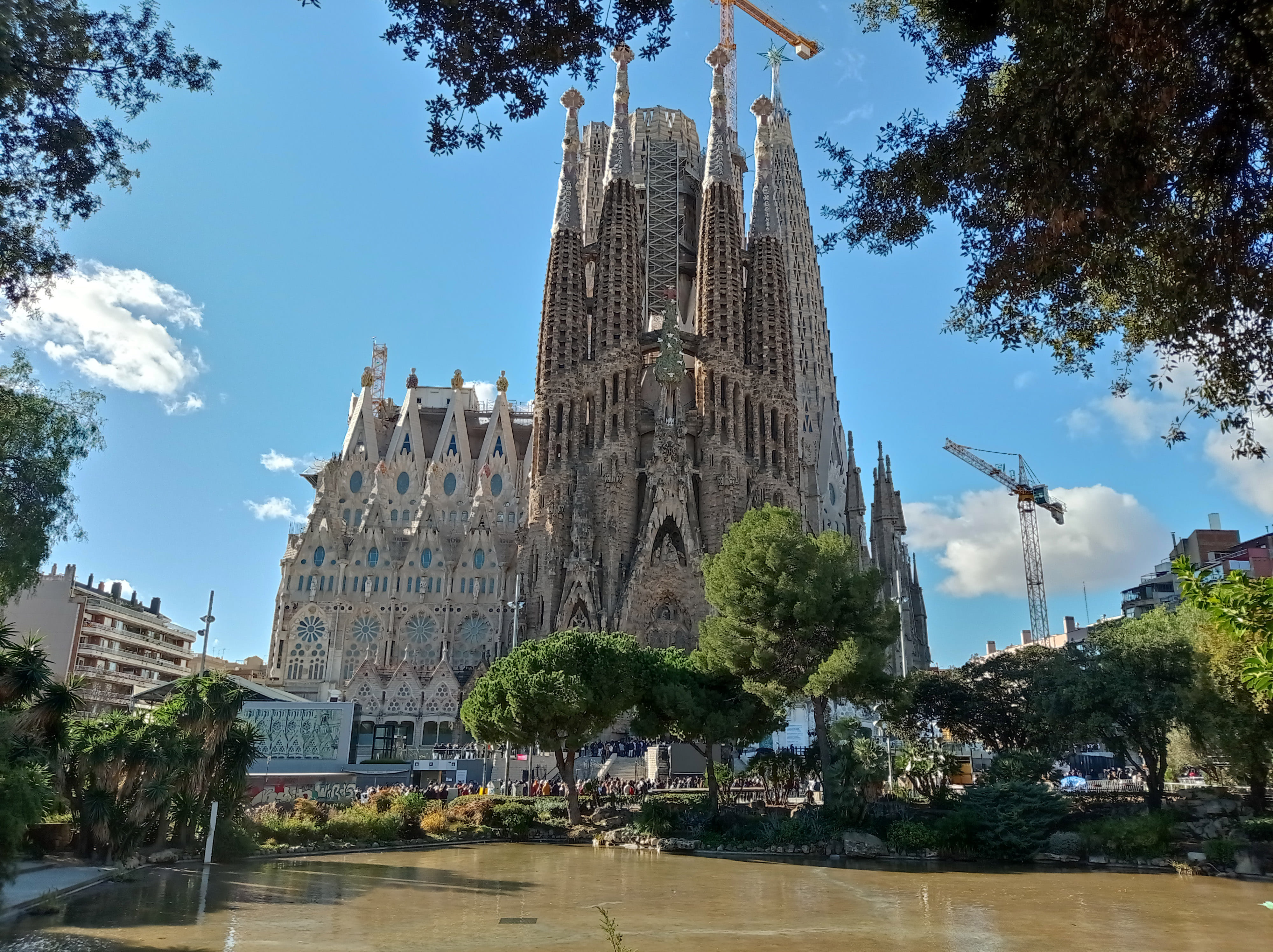 10 Controversial Buildings That Became Iconic Landmarks | Features ...