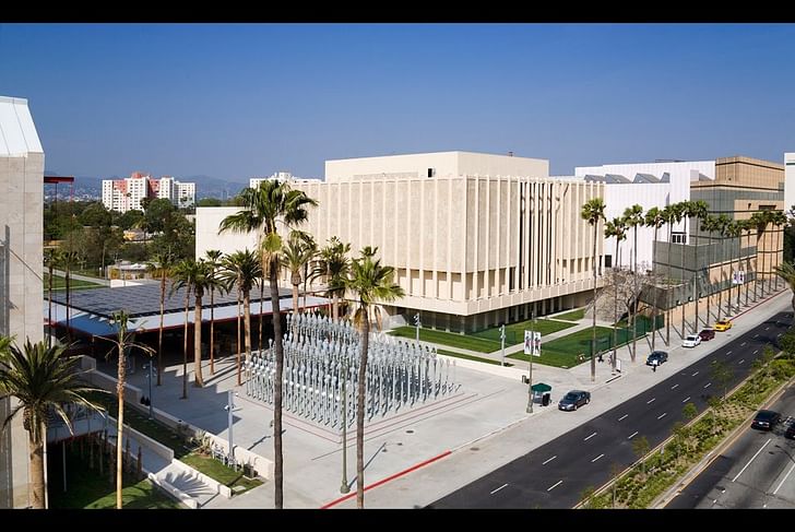 The LACMA engages with Wilshire Boulevard in a more gradual, inviting way (image via KCRW blog)