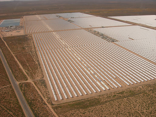 A solar power plant in the Californian Mojave Desert. Photo: Alan K. Radecki/Wikimedia Commons.