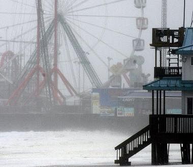  A 50-foot section of the Funtown Pier in Seaside Heights, seen in the background above, has collapsed. (Photo: David Gard/The Star-Ledger)