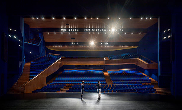 Grand theater. Photo by Jonathan Leijonhufvud