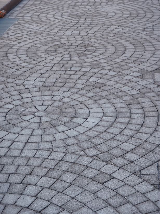 Pavers used in the walkway by Basaltex - Ordaz Coppel Arquitectos Mexicanos