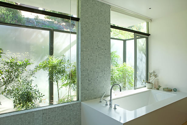  The tub sits sits in the ‘wet zone’ of marble, next to the garden. Open the window and you’re sitting almost outside!