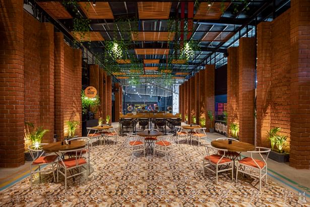 Rebounce is designed for an upbeat function yet remains very rooted in its design grammar which is expressed in the form of brick columns, traditional motif tiles, rope ceiling sections & suspended creepers. 