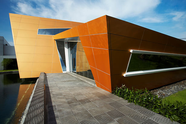 The entrance is narrowed. Along the reflecting pond before entering the building