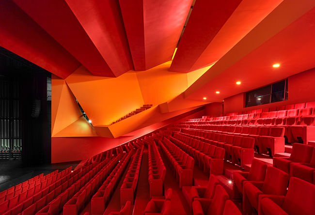 ‘Théodore Gouvy’ Theater, located in Freyming-Merlebach, by Dominique Coulon & Associés. Image: Eugeni Pons.
