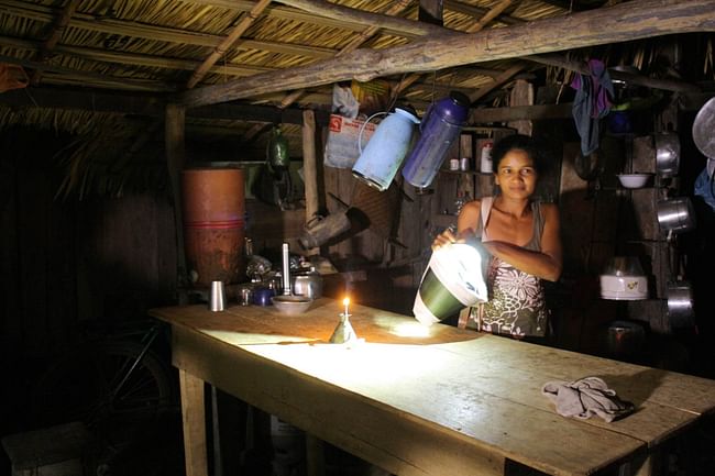 KVA Matx Luz Portatil Brazil Portable light replaces kerosene lamps on the Arapiuns River, Brazilian Amazon. Photo courtesy of 2014 Berkeley-Rupp Prize