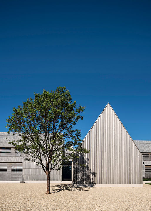 HONOR: Georgica Cove, East Hampton, New York, Bates Masi + Architects. Courtesy of the 2017 Wood Design & Building Awards.