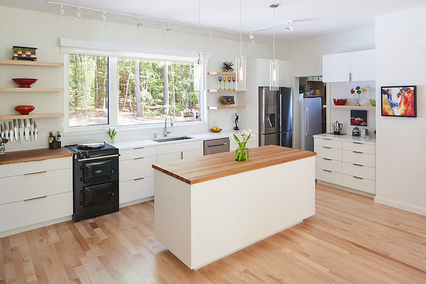 The all-white kitchen met the homeowners' desire for simplicity.