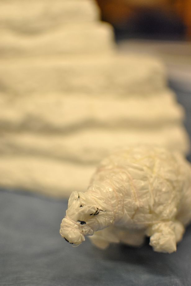 Plastic Bag Polar Bear (S.M.)