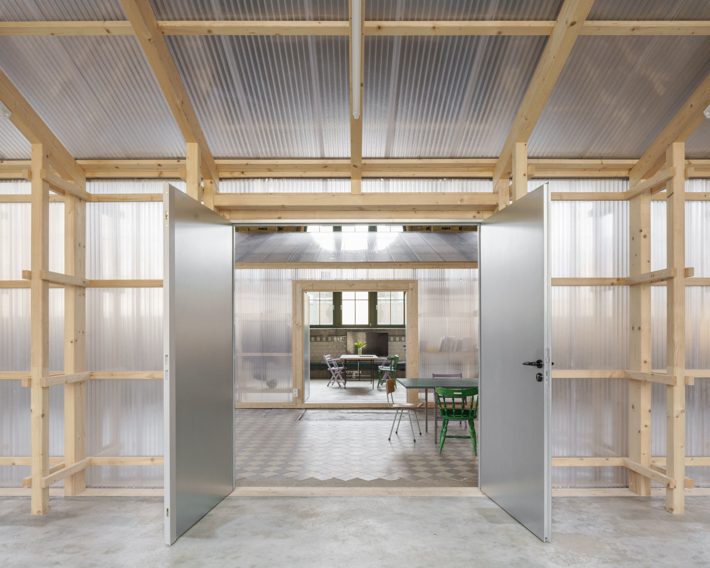 Maschinenhalle- Renovation of a listed machinery hall and convention ...