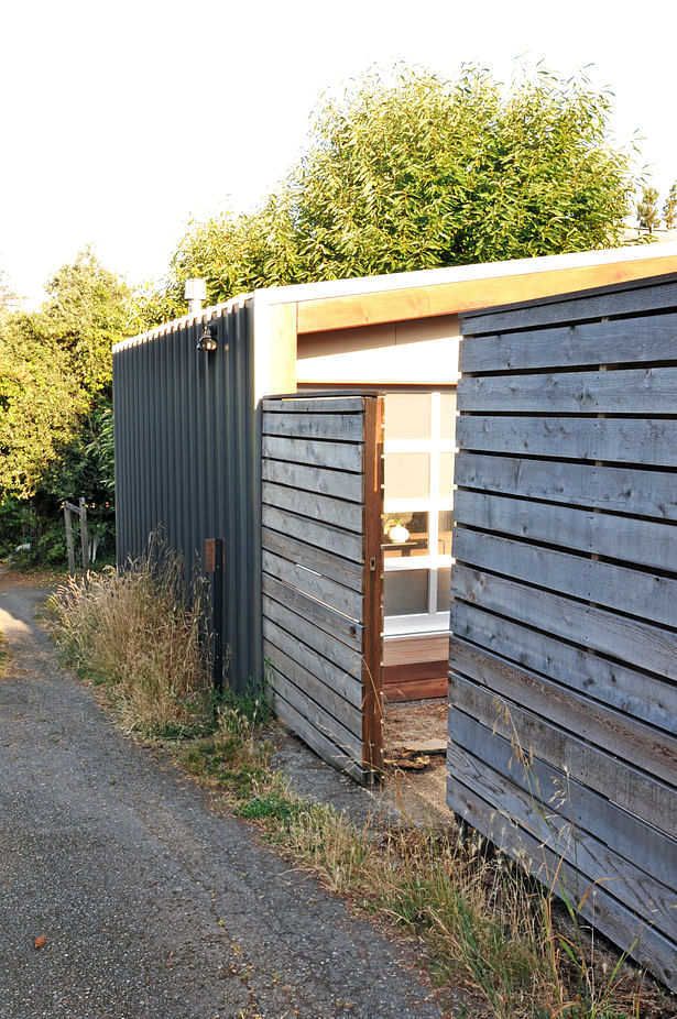 Seattle Backyard Office (Photo: Nataworry Photography)