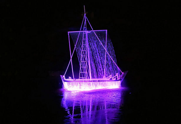 Designed for a vast park and entertainment complex, «Fluid Sails» is set within an artificial reservoir to create an illusion of a sailing boat effortlessly cruising on water, its sails billowing with the wind. This installation mesmerizes visitors, offering them a unique blend of artistic sculpture and the illusion of nautical adventure.