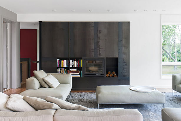 Living Fireplace with Black Steel Surround