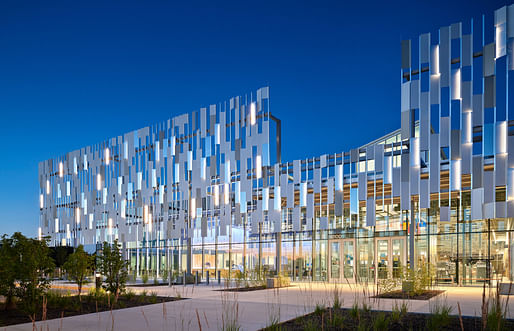 Olathe Indian Creek Public Library by Gould Evans. Image © Michael Robinson/Courtesy of Gould Evans