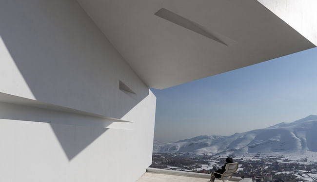 Three Views / A House in Tehran, Iran by New Wave Architecture (Lida Almassian / Shahin Heidari); Photo: Parham Taghioff