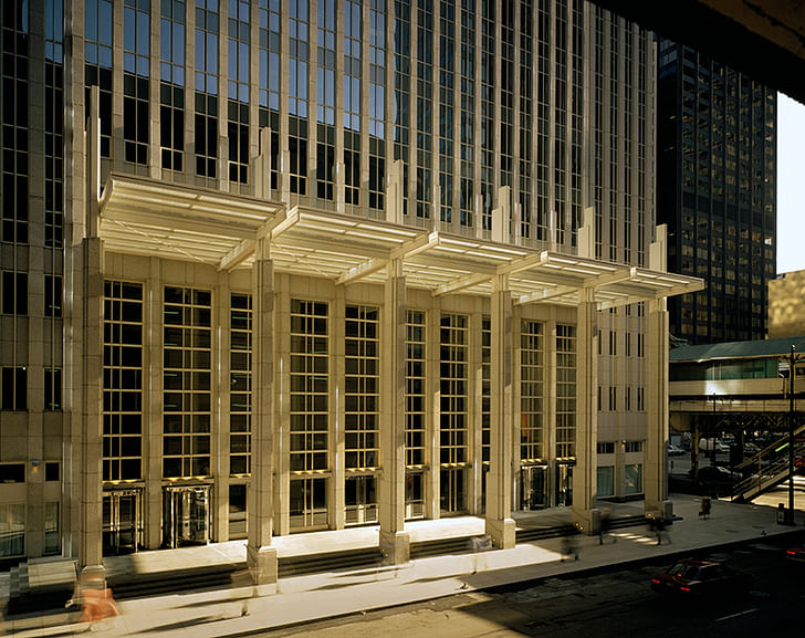 181 Madison Street Building by Cesar Pelli Architect, Chicago, IL 1991. Image courtesy of Jon Miller © Hedrich Blessing.