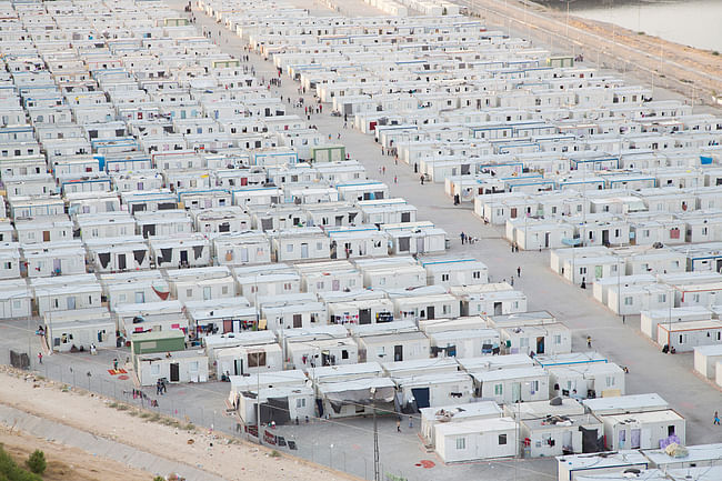 Aerial view of the sprawling Nizip II container camp in Turkey. (Photo: Tobias Hutzler, 2014)