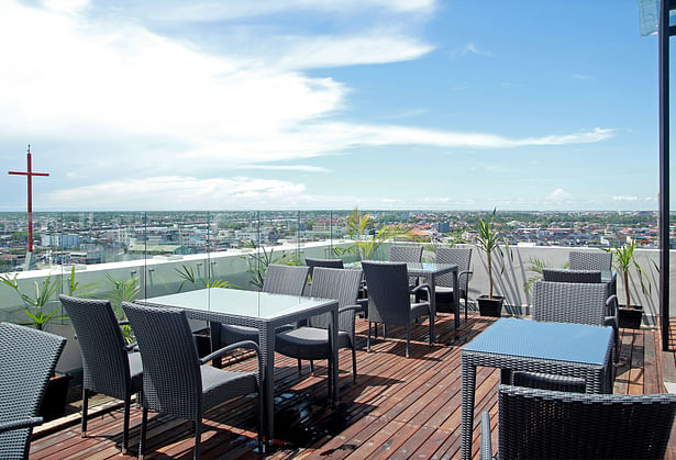 Outdoor Breakfast Area