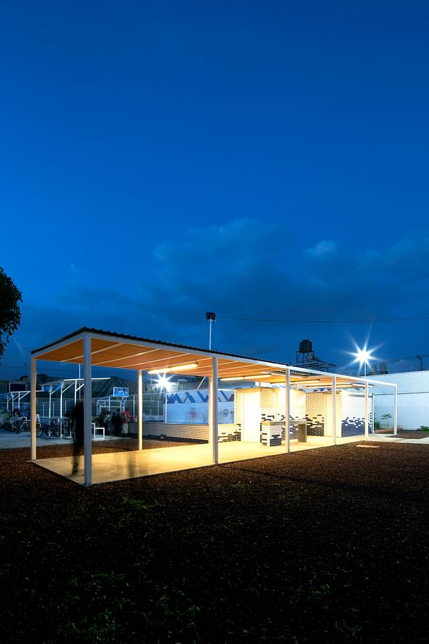 An open pavilion that joint the services and ammenities.