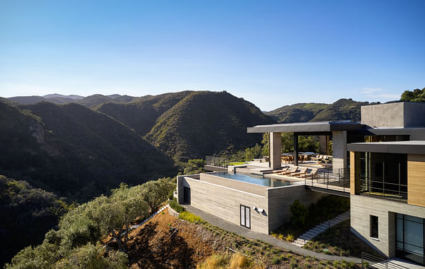 Situated on a promontory jutting into the canyon below, the hillside retreat boasts multiple vistas of the surrounding canyon and the Pacific Ocean beyond. (Roger Davies Photography)