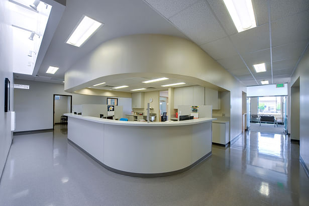 Medical assistants' station, with waiting area at end of hall on right. Image: Patrick Coulie