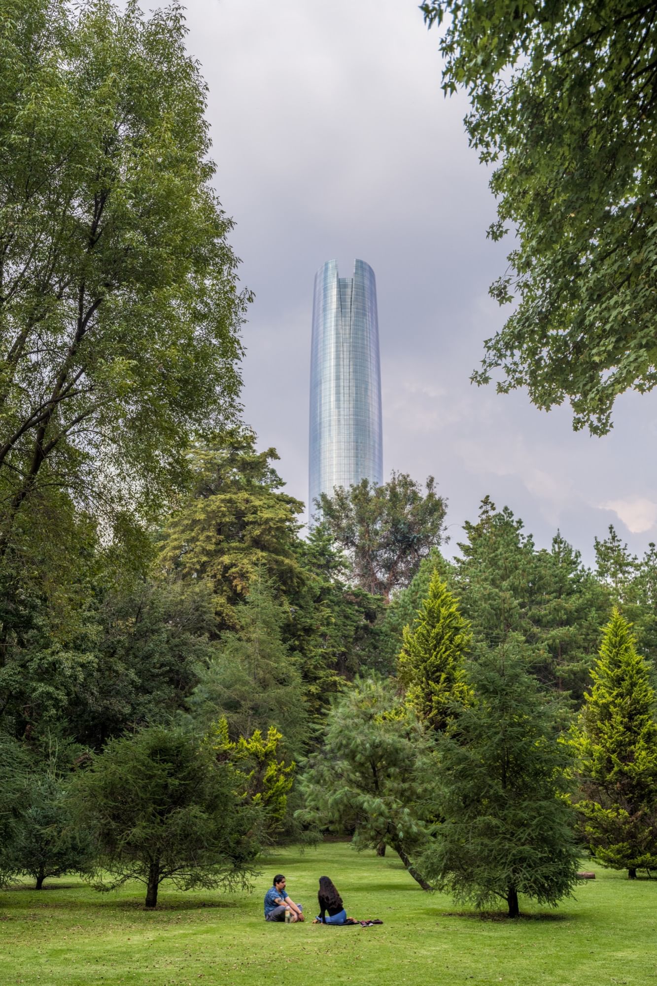 Pelli Clarke & Partners completes the tallest building in Mexico City
