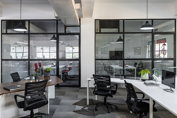 Bringing in order through clean geometric furniture in an open plan office