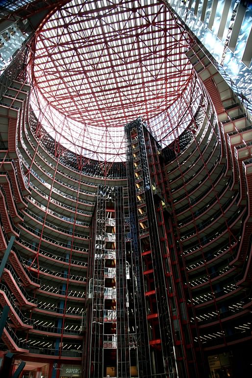 The James R. Thompson Center, Photo by Wikimedia user Vincent Desjardins