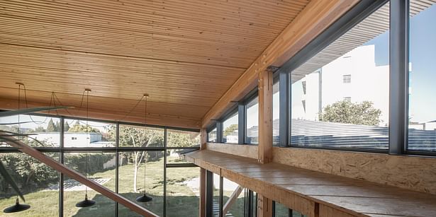 Interfacing between two wooden roofs ©Aurelien Chen